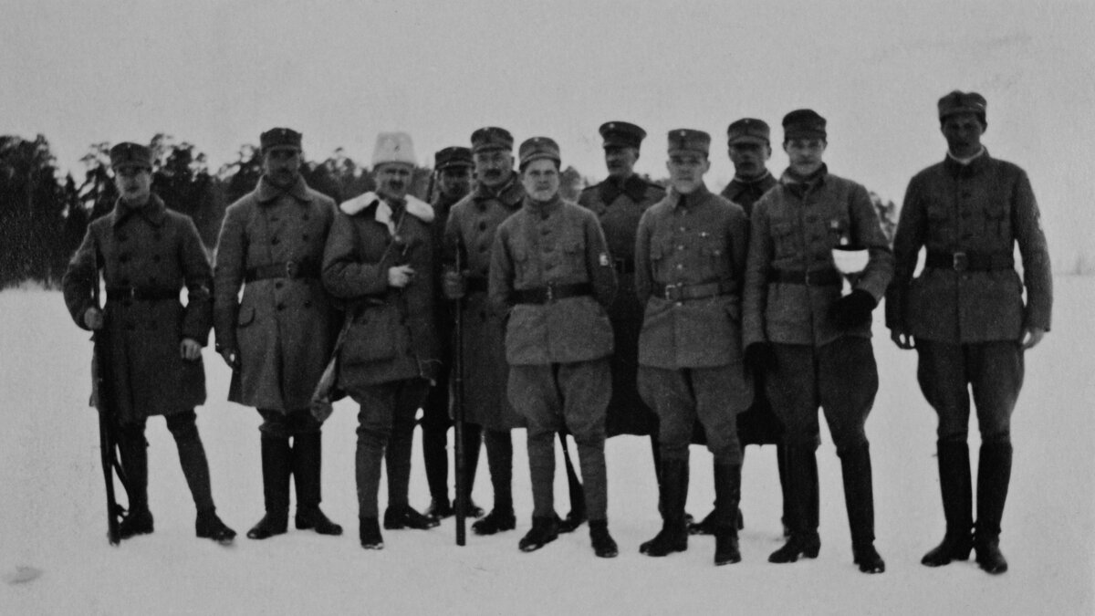 Kulosaaren suojeluskuntalaisia ryhmäkuvassa talvella 1921